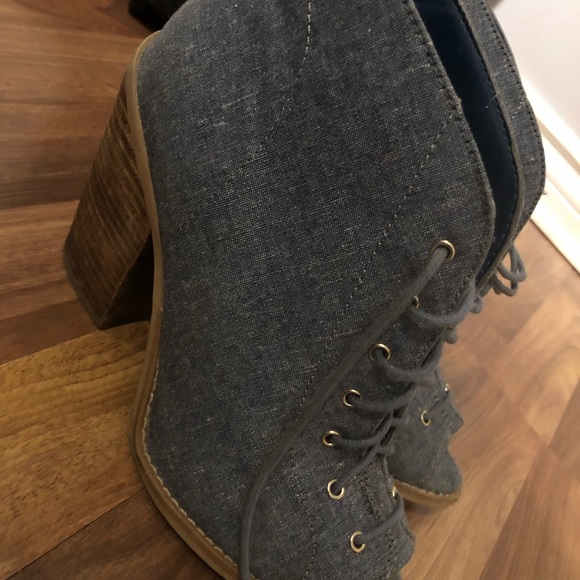 Heels - Picture 3 of 3